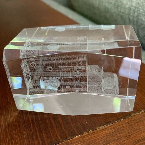 Cut Glass Lazer Cut Paperweight Emergency Medical Ambulance 3 x 2 in - Picture 2 of 7